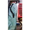 Image 2 : 2 FOLDING CRATES, CAMP CHAIR AND SUN SHADE