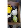 Image 3 : LARGE LOT OF ASSORTED HARD HATS