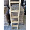 Image 2 : 2X4 LADDER