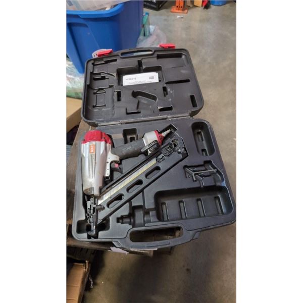 MAX 15 GAUGE FINISHING NAILER IN CASE