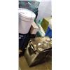 Image 1 : PALLET OF ABANDONED AUCTION ITEMS