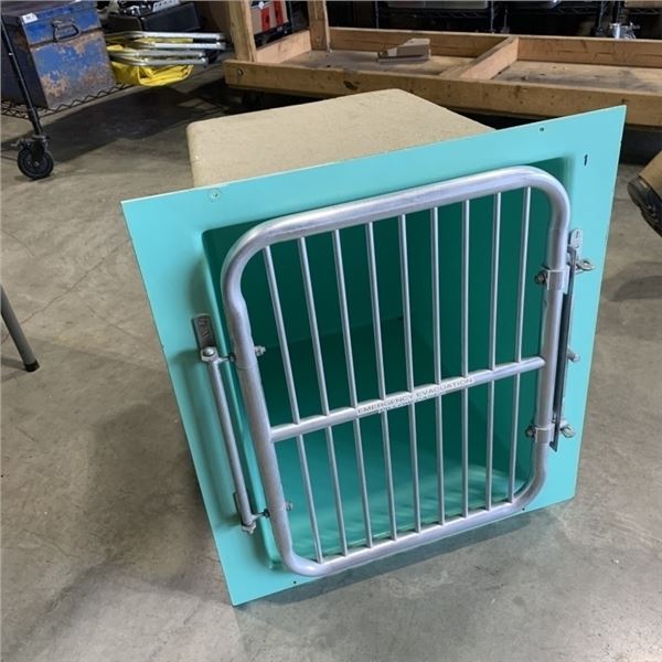 FIBERGLASS PET KENNEL 25" X25" X22"