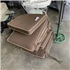 Image 2 : PATIO UMBRELLA WITH BASE AND FOUR CHAIR CUSHIONS