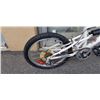 Image 2 : WHITE INFINITY FULL SUSPENSION BIKE
