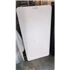Image 1 : 4' LIFETIME BRAND FOLDING TABLE
