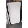 Image 1 : 4' LIFETIME BRAND FOLDING TABLE
