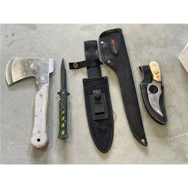 TWO KNIFE SHEATHS, TWO KNIVES WITH SHEATHS AND AXE