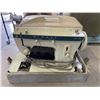 Image 1 : SINGER SEWING MACHINE WITH CASE