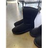 Image 2 : 3 NEW PAIRS OF WOMENS LINED BOOTS, SIZE 6