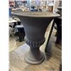Image 2 : 2 PLASTIC PEDESTAL PLANTERS