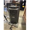 Image 2 : SUPER TOWER HEATER AND WHITE FLOOR FAN