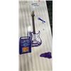 Image 2 : KIDS ELECTRIC GUITAR WITH AMPLIFIER AND MICROPHONE
