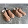 Image 1 : 2 NEW PAIRS OF LINED SHOES, SIZE 9