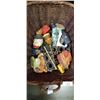 Image 1 : BASKET FULL OF BOSSON HEDS AND CRYSTAL