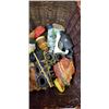 Image 3 : BASKET FULL OF BOSSON HEDS AND CRYSTAL