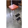 Image 3 : RETRO STEP STOOL
