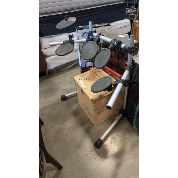 YAMAHA DIGITAL DRUM SET WITH ACCESSORIES