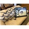 Image 1 : WOLF PRINT AND BIRD WALL DECOR
