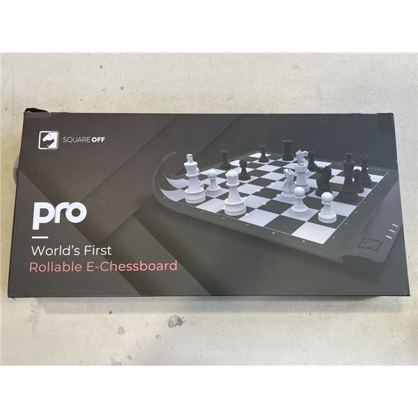SQUARE OFF PRO ROLLABLE E-CHESS BOARD