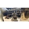 Image 2 : DECORATIVE BAR GLASS SET AND ICE BUCKET