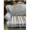 Image 2 : DECORATIVE ORNATE LOVESEAT