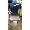 Image 2 : 3 BLACK AND CHROME BAR STOOLS