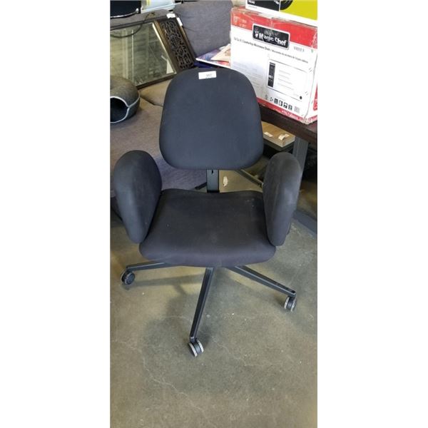 WINGED OFFICE CHAIR