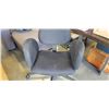 Image 3 : WINGED OFFICE CHAIR