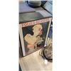 Image 3 : DECORATIVE LED TABLE LIGHT IN GLASS DOME AND LA LOIE FULLER PRINT