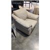 Image 2 : BEIGE LEATHER ARM CHAIR