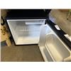 Image 2 : IGLOO COMPACT FRIDGE WORKING