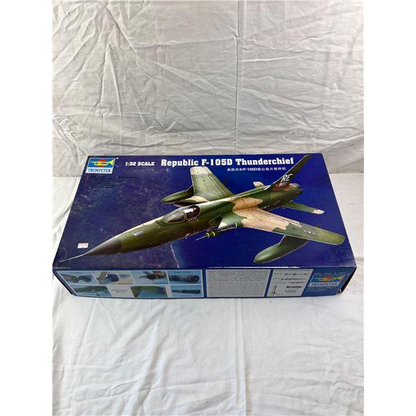 1:32 Scale Republic F-105D Thunderchief Model Plane