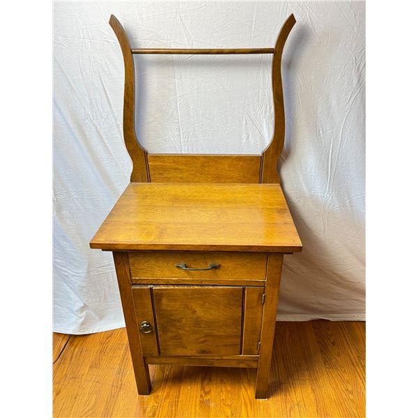 "Victori Ville Furniture" Washstand