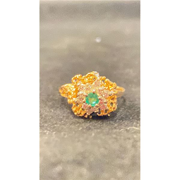 APPROX 14K LADIES RING SET WITH EMERALD AND DIAMONDS (3.7G)