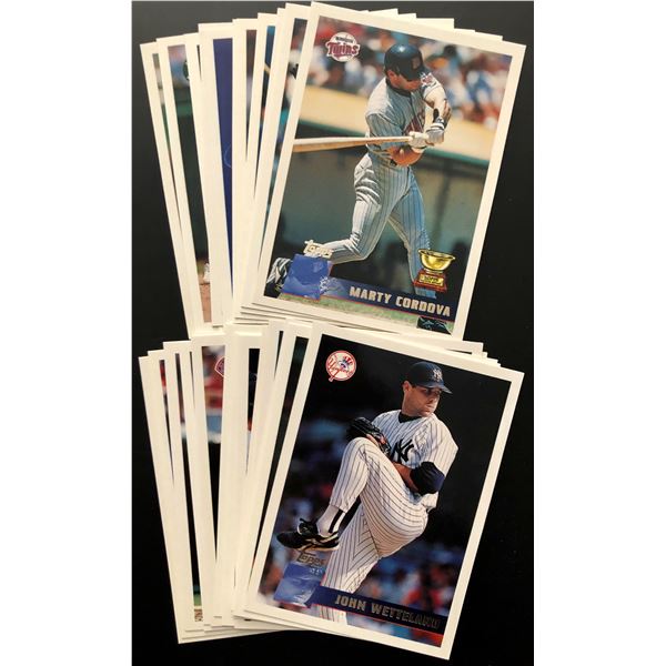 1996 TOPPS BASEBALL COLLECTION (25)