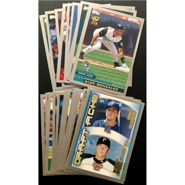 2000 TOPPS BASEBALL COLLECTION (25)