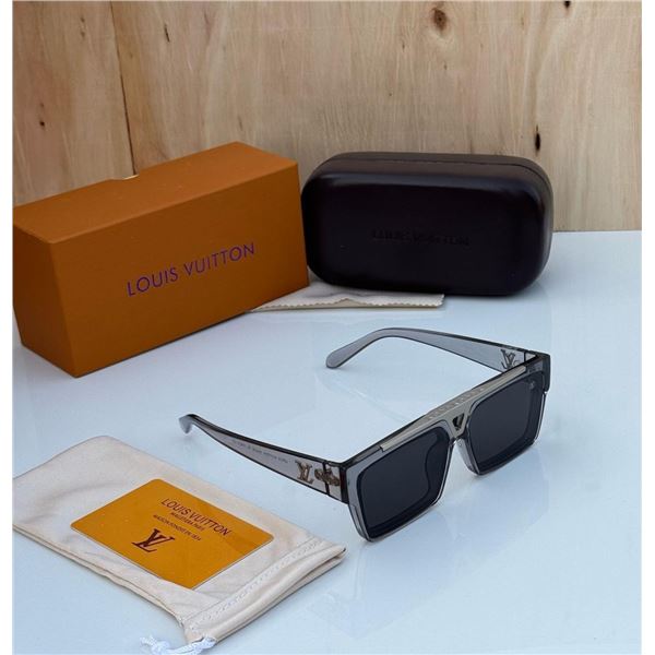 LOUIS VUITTON MAN HIGH-END REPLICA SUNGLASSES. BRAND NEW IN BOX
