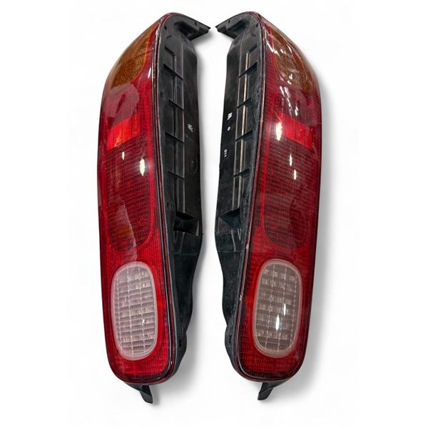 Set of 2 Honda 220-22232 Integra Car Tail Lights