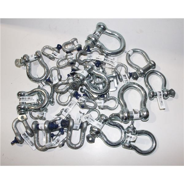 LOT OF SMALLER CLEVISES