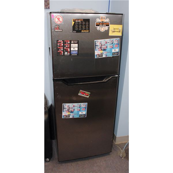 DANBY APARTMENT SIZE FRIDGE/ FREEZER