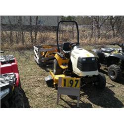 Cub Cadet 5252 w/loader