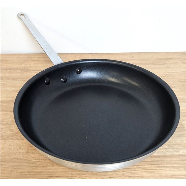 Winco AFP-12NS 12" Aluminum Quantum2 Non-Stick Fry Pan| L6CR5