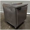Image 3 : Beverage Air SPE27B 27" Refrigerated Sandwich Prep Table W/Top Lid| 6699/LBD2