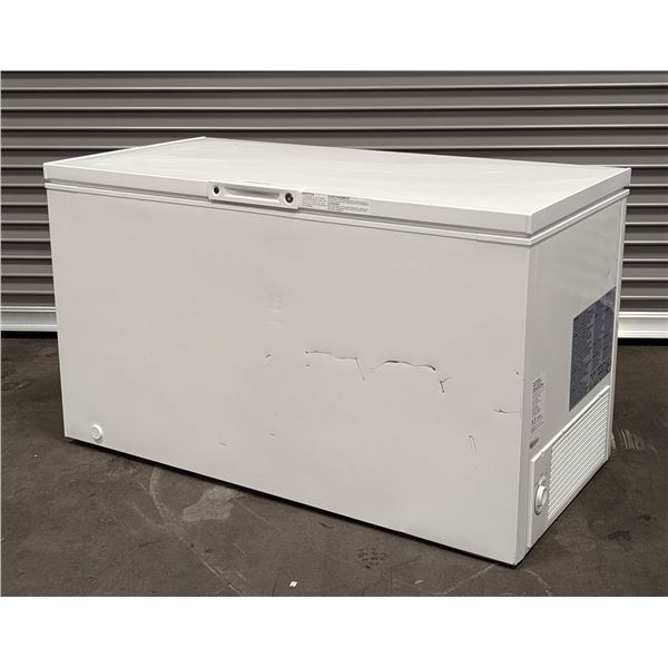 Frigidaire FFCL1542AW 56" Chest Freezer| 506