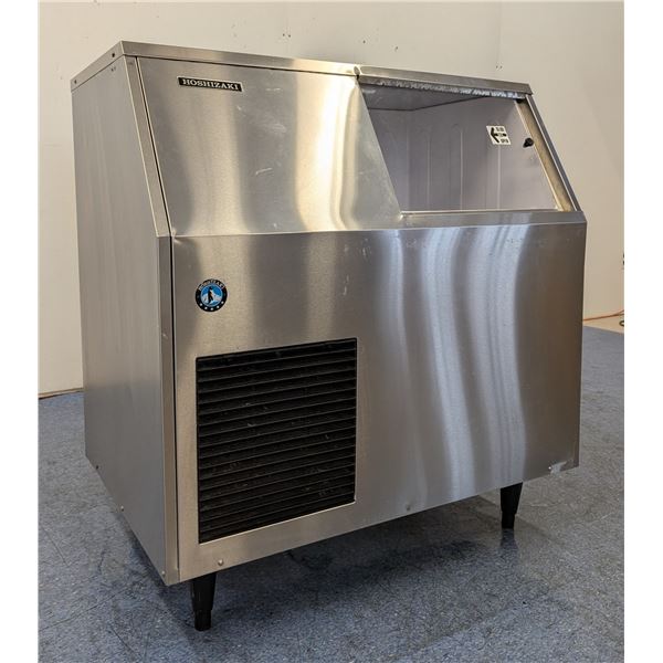 Hoshizaki F-300BAJ Flaker Ice Maker, Air Cooled, Built In Storage Bin | 1655F/R3