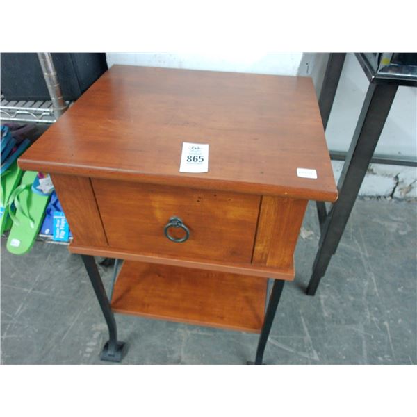 Oak Style Iron Trim End Table w/Drawer