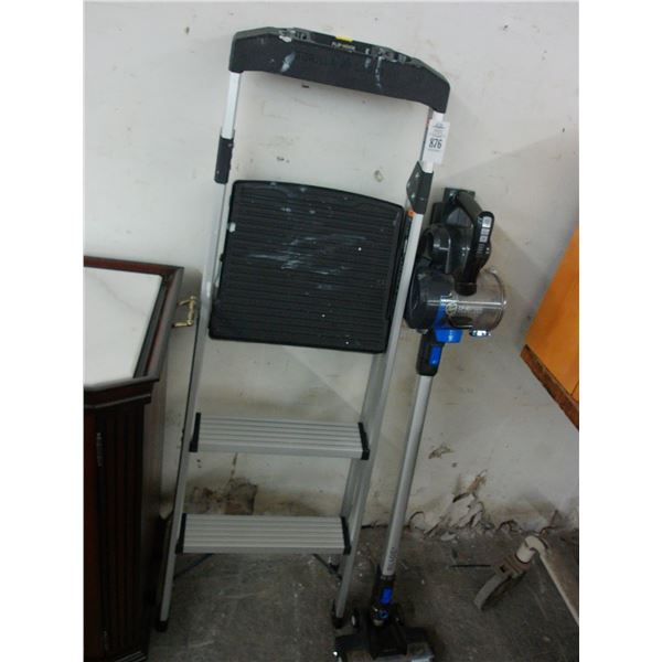 Step Stool, Hoover Vac Cordless - No Battery/Charger