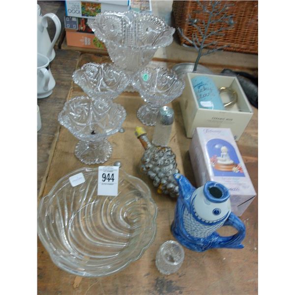 Pressed Footed Bowls, Souvenir Mug, Décor