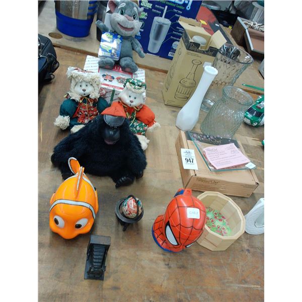 Dolls, Jars, Vases, Décor