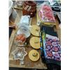 Image 1 : Garden Flags, Baskets, Cookbook, Décor
